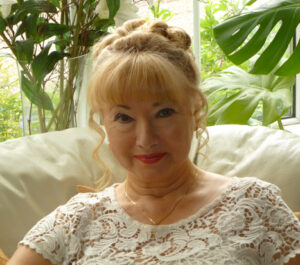 Portrait photo of Julia Ibbotson